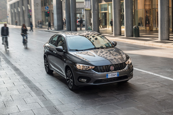 Fiat Tipo Autobest Award 2016 front dynamic
