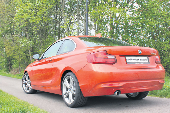BMW 2 Serie Coupe achterkant
