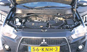 Mitsubishi Outlander 2010 testverslag motorcompartiment