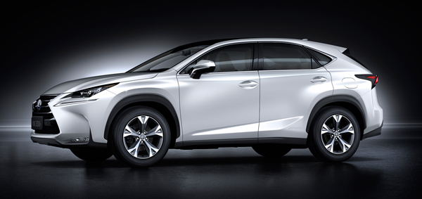 Lexus presenteert nieuwe Lexus NX 300h Lexus NX 200t side