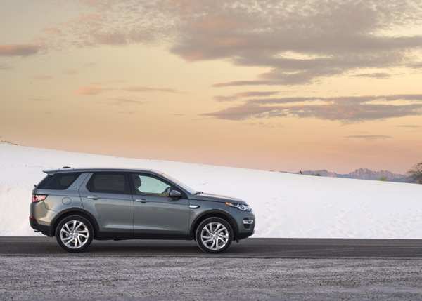 LandRover Discovery WhiteSands side