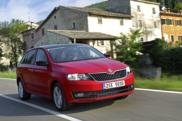 SKODA Ra Spaceback driving