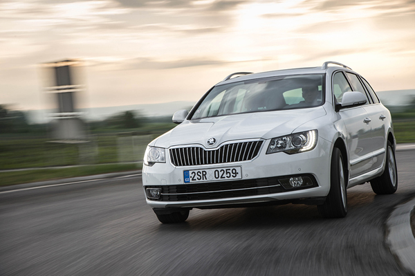 SKODA Superb Combi on location driving