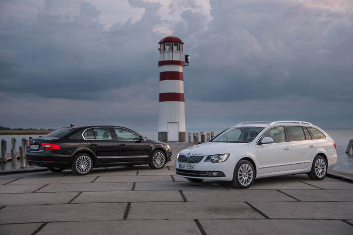 SKODA Superb Combi on location header