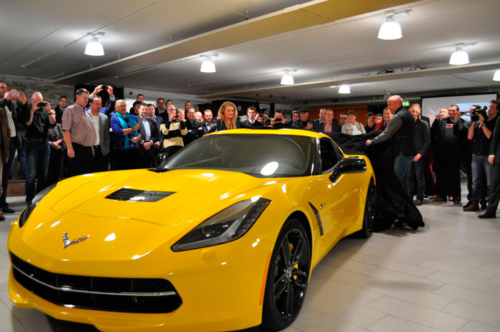 Nieuwe Chevrolet Stingray Nederland showroom Miss Montreal Tom Coronel