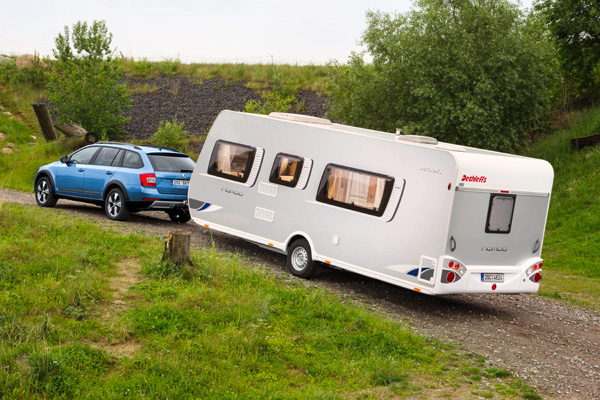 SKODA Octavia Combi Scout caravan