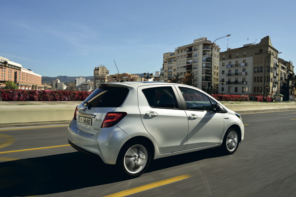 De nieuwe Toyota Yaris white side