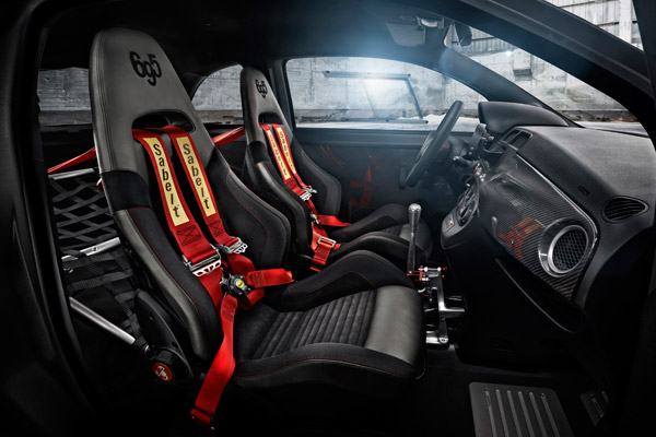 Fiat Abarth 695 Biposto interieur