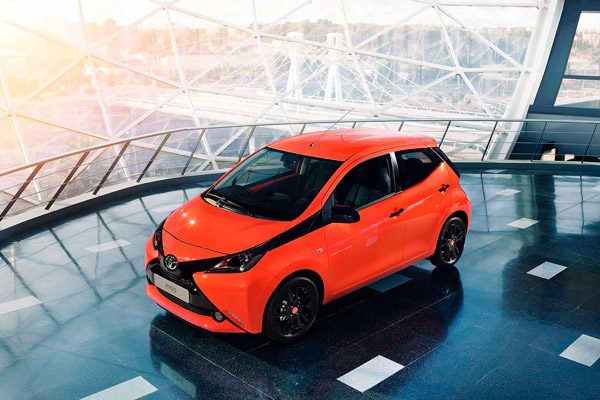 Nieuwe Toyota AYGO X-factor red top