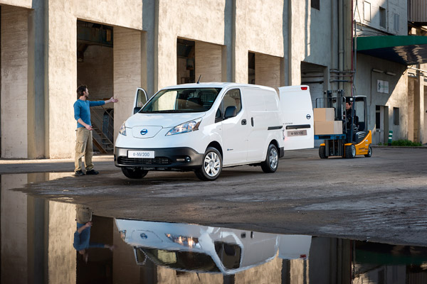 Nissan e-NV200 front