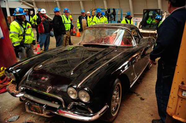 Chevrolet sinkhole rescue2