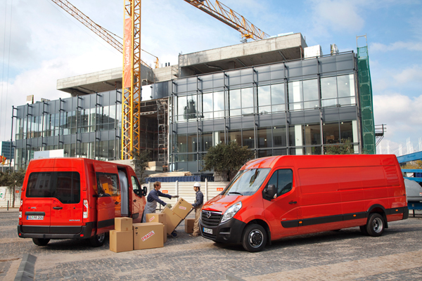 Nieuwe motoren Opel Movano inladen3