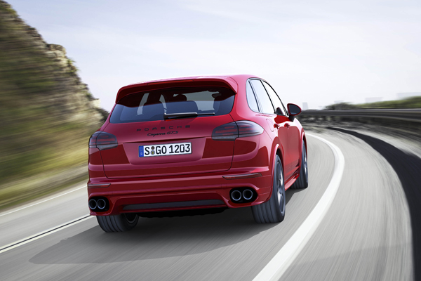 Porsche Cayenne GTS red back dynamic