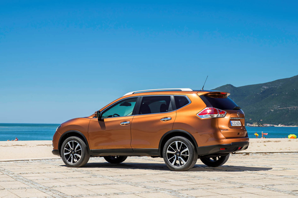 Nieuwe Nissan X-TRAIL Vijf Euro NCAP beach