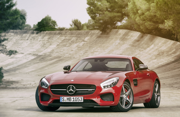 Nieuwe Mercedes-AMG GT red still