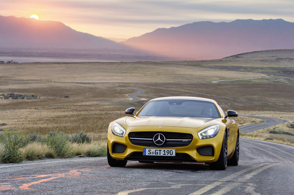 Nieuwe Mercedes-AMG GT yellow sunset