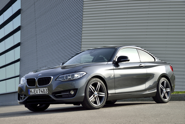 Nieuwe dieselmotor BMW 220d Coupe side