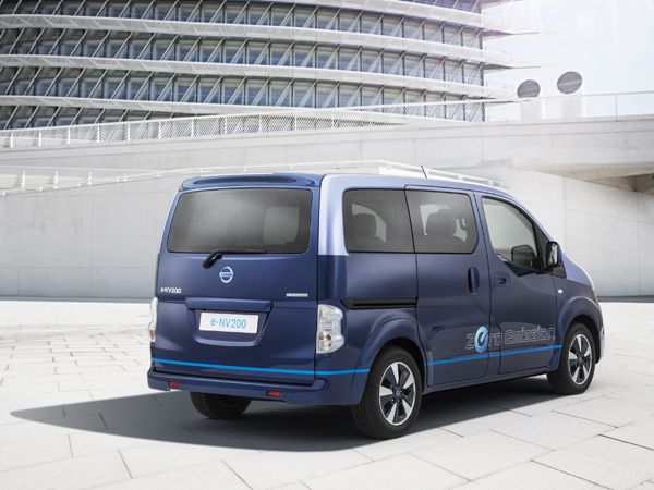 Nissan e-NV200 back