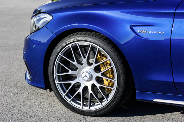 Mercedes-Benz AMG C 63 blue wheel