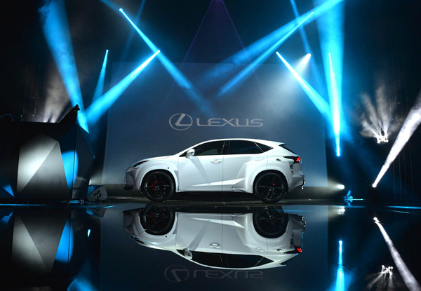 will i am presenteert eigen versie Lexus NX party Paris Fashion Week show