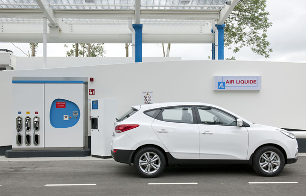 Hyundai ix35 side opening waterstoftankstation Rhoon