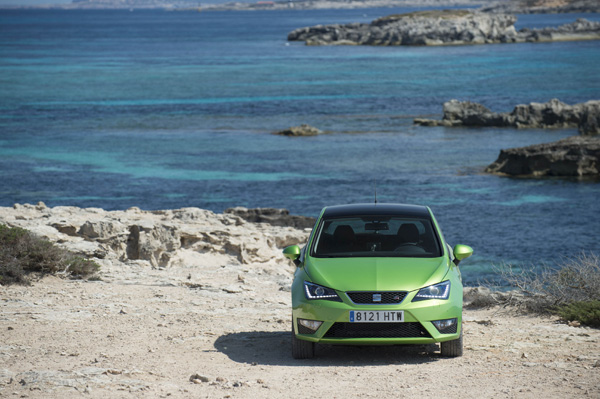 Dertig jaar SEAT Ibiza beach front