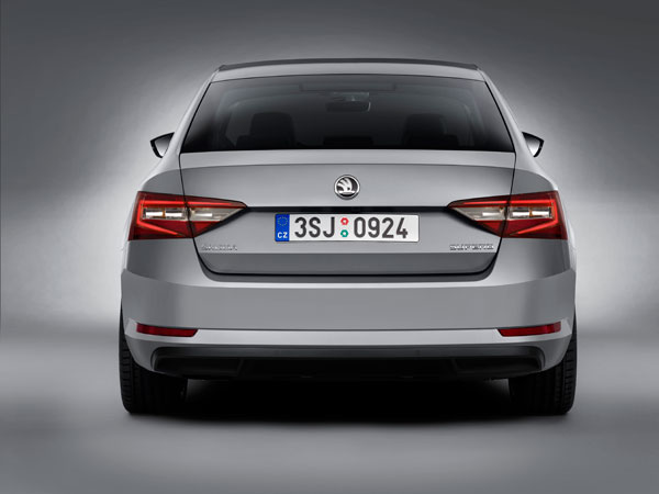 Nieuwe SKODA Superb prijzen back