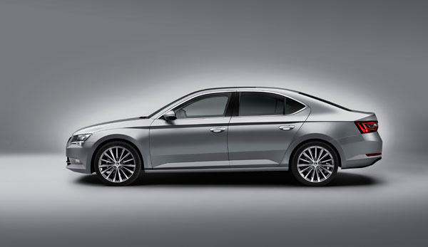 Nieuwe SKODA Superb prijzen side