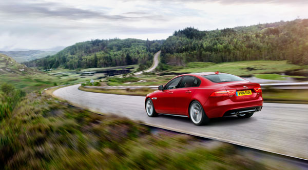 Jaguar XE S dynamic