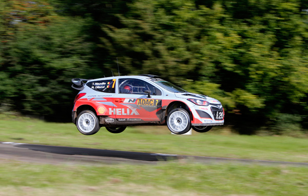 Thierry Neuville Rallye Deutschland 2014 jump