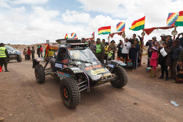 Tom Coronel Maxxis DAKAR weinig rust2