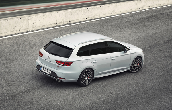 Seat Leon ST Cupra action top