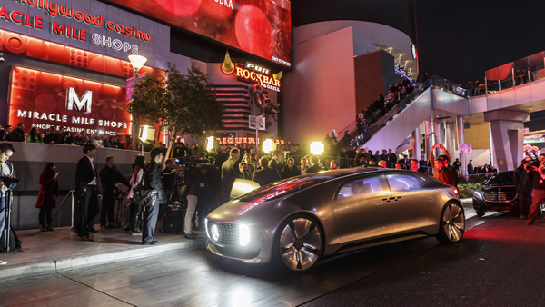 Mercedes F 015 Luxury in Motion city side