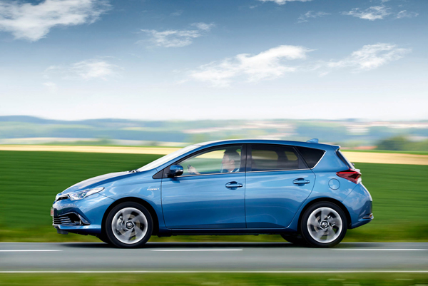 Nieuwe Toyota Auris Hatchback side dynamic