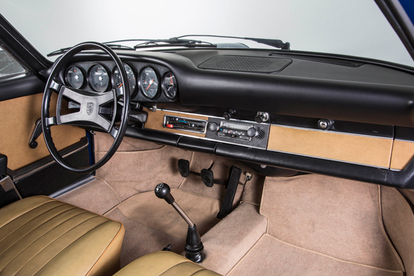 Porsche Classic dashboard