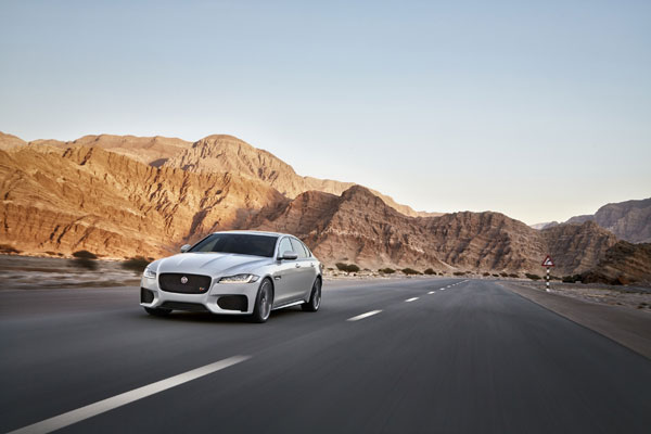 Jaguar XF S Dynamic driving