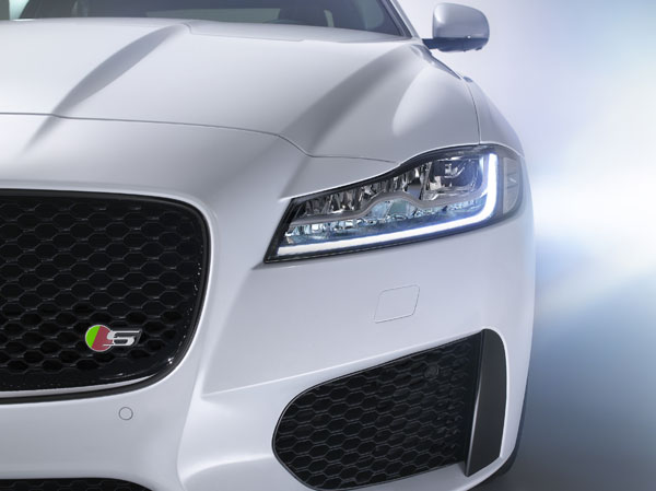 Jaguar XF S detail front