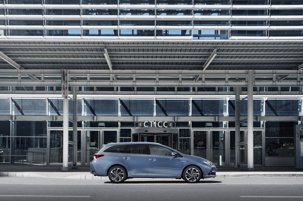 Nieuwe Toyota Auris nieuwe motoren veiliger side