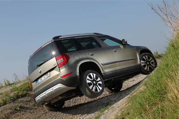 SKODA Yeti offroad back2