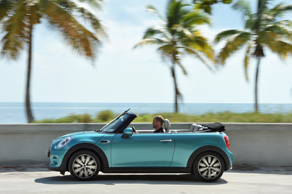 Nieuwe MINI Cooper Cabrio side dynamic