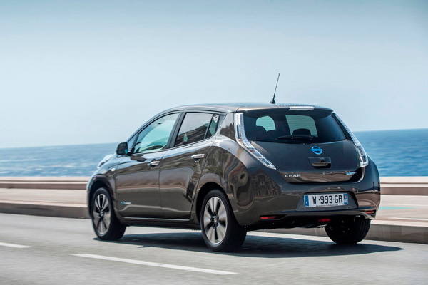 Nissan LEAF 30kWh actieradius 250 kilometer back