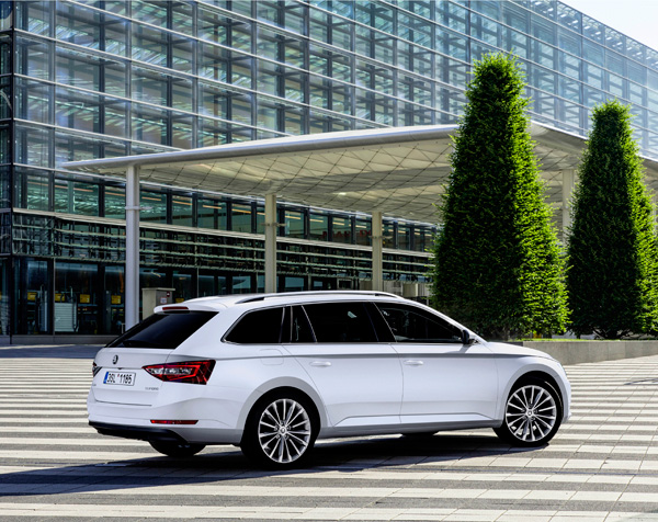 SKODA Superb Combi 1