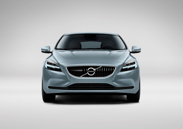 Volvo V40 T4 Momentum Studio Front