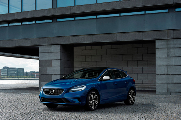 Volvo V40 T5 R design Location 3 4 Front