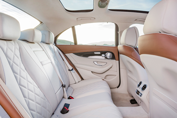 Nieuwe Mercedes E-Klasse interieur back