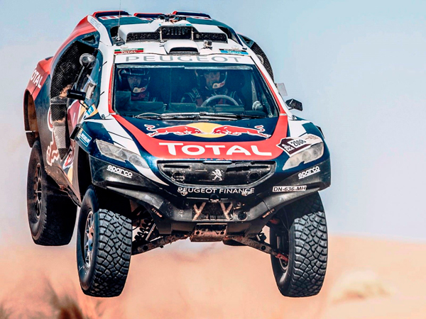 2016 Peugeot 2008 DKR jump