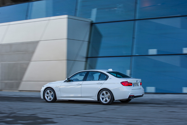 Nieuwe BMW 330e 3kwback2