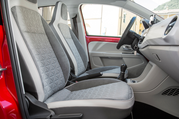 Nieuwe VW up interieur red