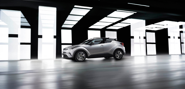 Toyota C-HR Geneva side dynamic