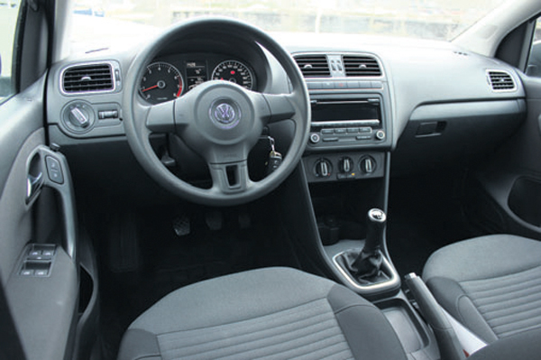 Volkswagen-Polo-Century-interieur